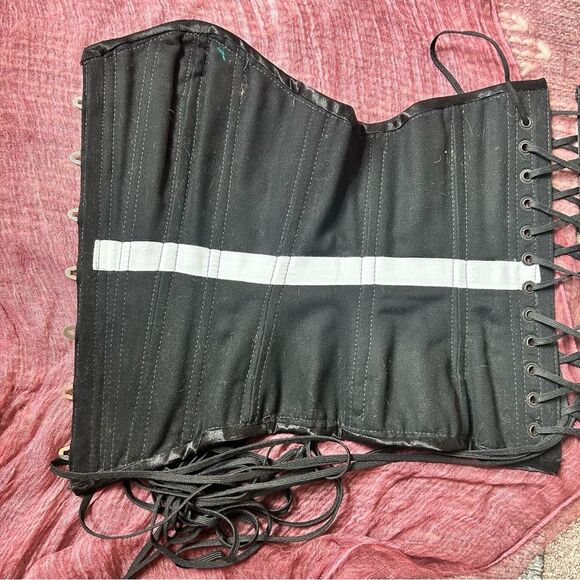 Plus Size Black Gold Boned Corset with Laces - XXL - Picture 2 of 7